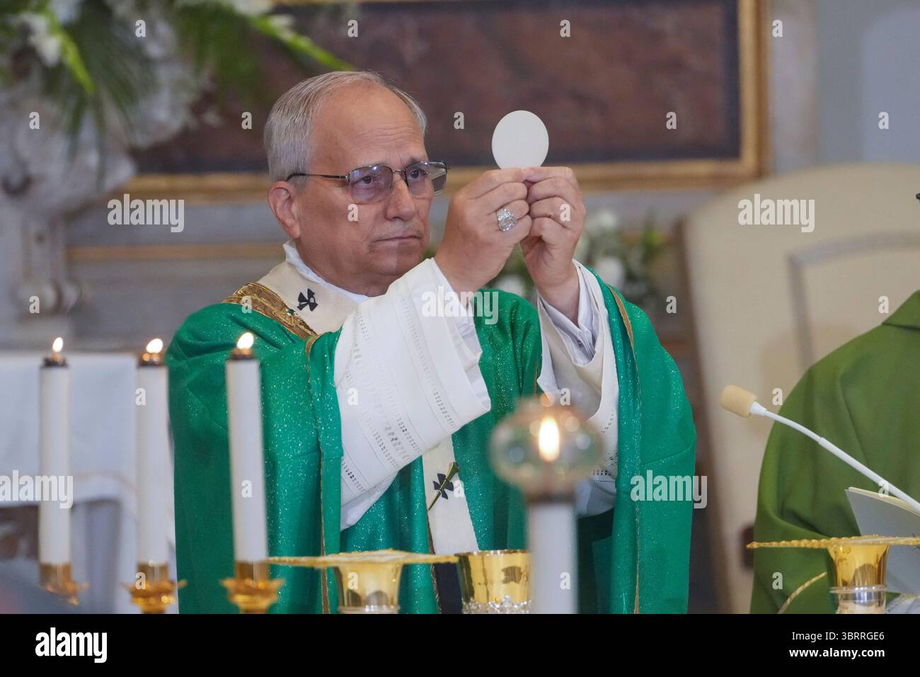Italien, Castel Gandolfo (Rom), 13. Juli 2025: Papst Leo XIV. Während der Messe und Angelusgebet in Castel Gandolfo, seiner Sommerresidenz. Foto © Stefano Carofei/Sintesi/Alamy Live News Stockfoto