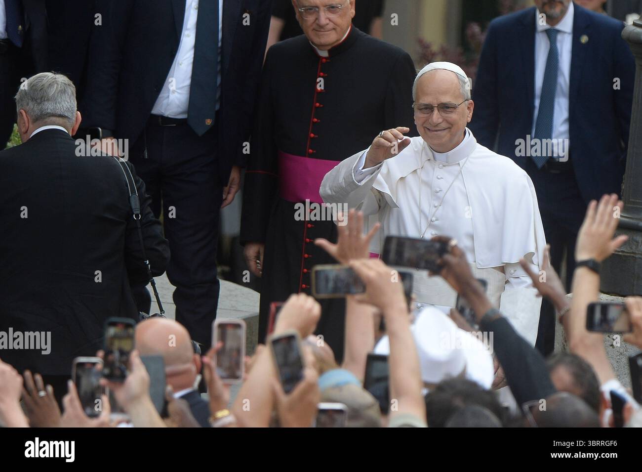 Italien, Castel Gandolfo (Rom), 13. Juli 2025: Papst Leo XIV. Während der Messe und Angelusgebet in Castel Gandolfo, seiner Sommerresidenz. Foto © Stefano Carofei/Sintesi/Alamy Live News Stockfoto