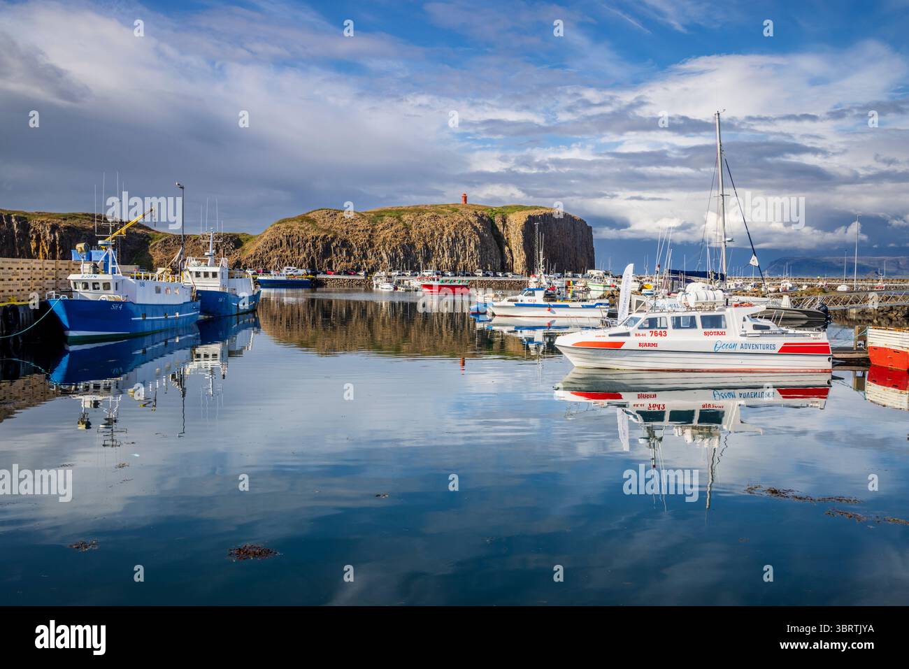 Sugandisey Island und Stykkisholmur Harbour, Westisland Stockfoto