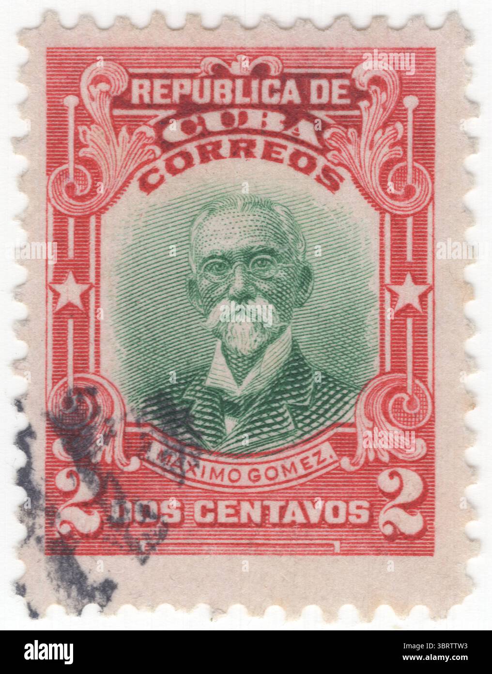 KUBA – 1. Februar 1910: 2 Centavos-Karmin und grüne Briefmarke mit Porträt von Maximo Gomez y Baez. Er war ein dominikanisch-kubanischer Generalissimo im kubanischen Unabhängigkeitskrieg. Er war bekannt für seine umstrittene Taktik der verbrannten Erde, bei der es um die Dynamierung von Personenzügen und das Abbrennen der spanischen loyalistischen Besitztümer und Zuckerplantagen ging. Trotz seiner Loyalität gegenüber den Spaniern in seinen frühen Jahren gilt er immer noch als Kriegsheld sowohl in seiner Heimat Dominikanische Republik als auch in Kuba Stockfoto