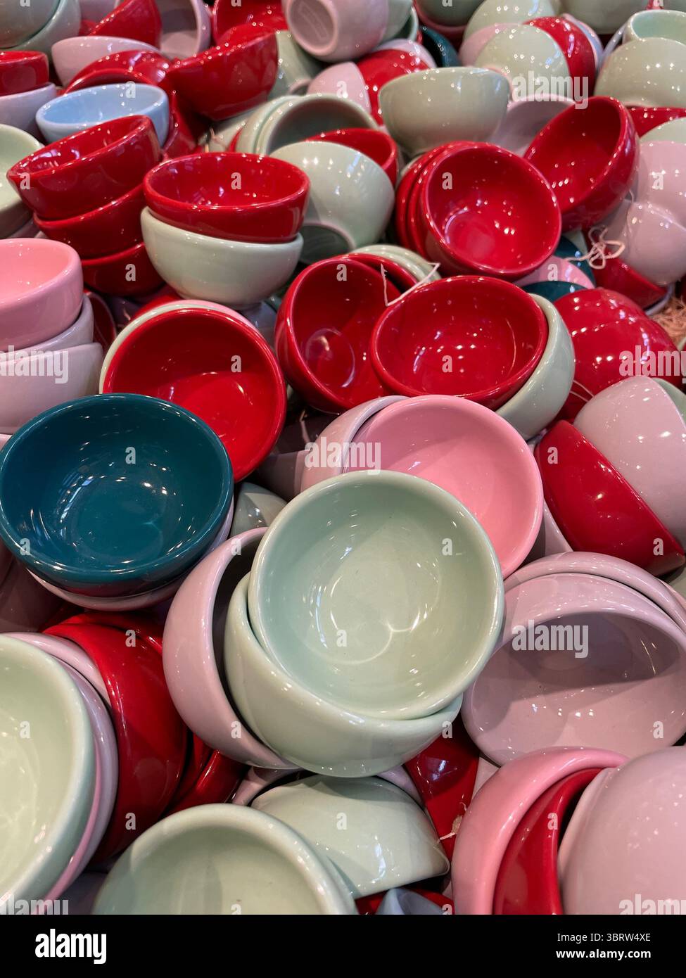 Fishs Eddy Home Goods Store, NYC 2025, USA - Smartphone-aufgenommenes Stockfoto