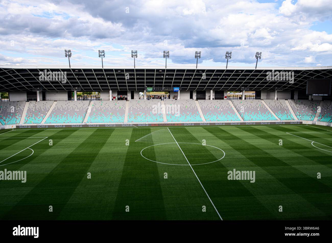 LJUBLJANA, SLOWENIEN - 10. JULI 2025: Stsdium - das Spiel UEFA Europa League FC Shakhtar Donetsk gegen Ilves im Stadion Stozice. Stockfoto