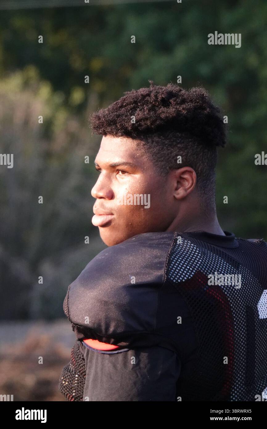 9. September 2020, Cordova, Tennessee, USA: WALTER NOLEN III ist ein 5-Sterne-Juniorspieler und der Nummer 1 in der Klasse von 2022. Hier wird er am 9. September 2020 im Football Training in St. Benedict an der Auburndale High School in Cordova, Tennessee, gezeigt. (Kreditbild: © Karen Focht/ZUMA Wire) Stockfoto