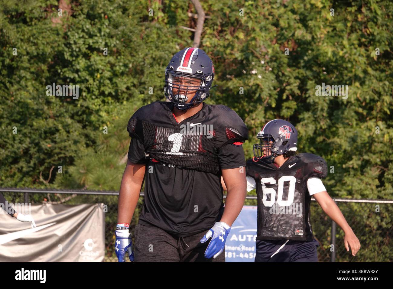 9. September 2020, Cordova, Tennessee, USA: WALTER NOLEN III ist ein 5-Sterne-Juniorspieler und der Nummer 1 in der Klasse von 2022. Hier wird er am 9. September 2020 im Football Training in St. Benedict an der Auburndale High School in Cordova, Tennessee, gezeigt. (Kreditbild: © Karen Focht/ZUMA Wire) Stockfoto
