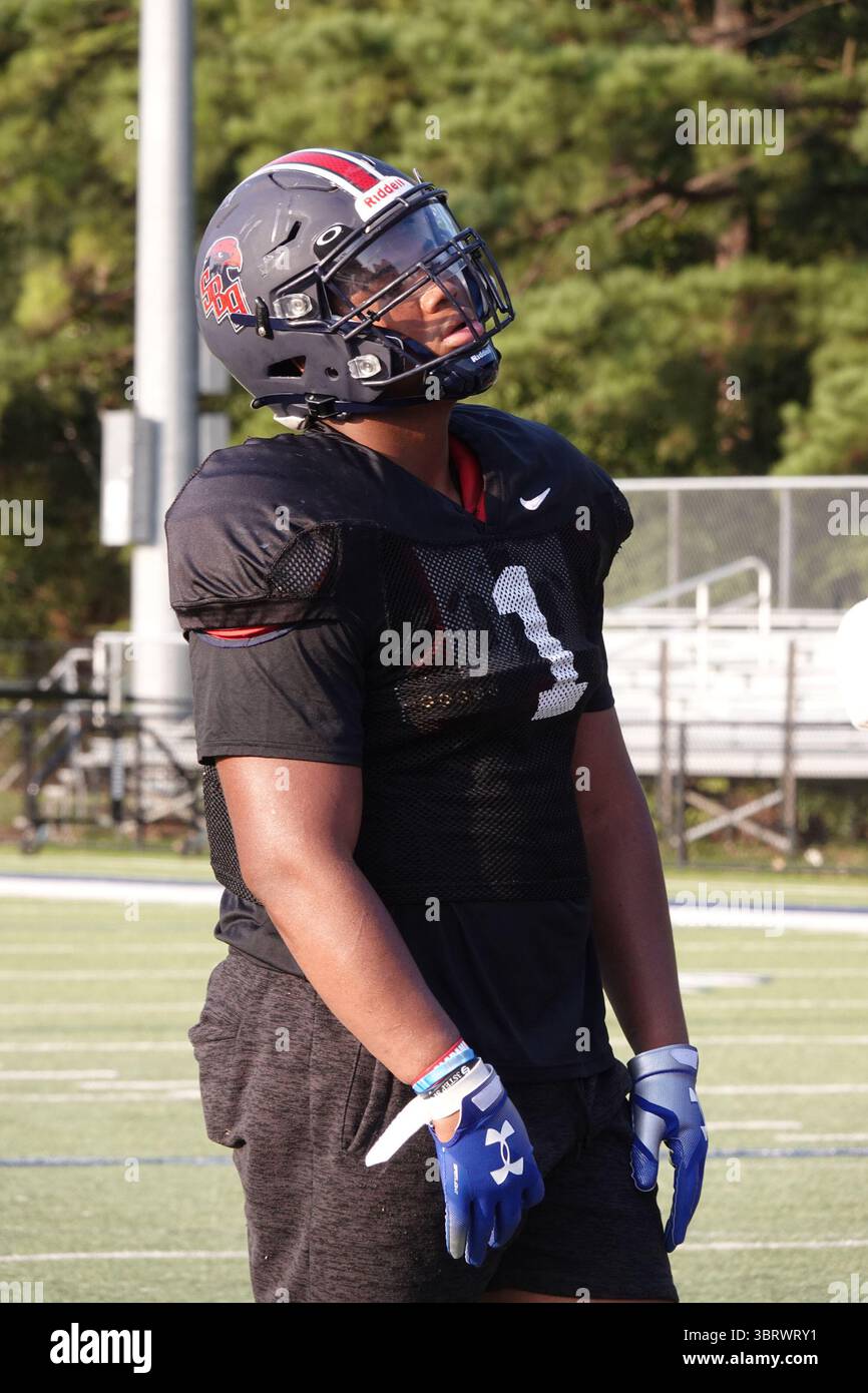 9. September 2020, Cordova, Tennessee, USA: WALTER NOLEN III ist ein 5-Sterne-Juniorspieler und der Nummer 1 in der Klasse von 2022. Hier wird er am 9. September 2020 im Football Training in St. Benedict an der Auburndale High School in Cordova, Tennessee, gezeigt. (Kreditbild: © Karen Focht/ZUMA Wire) Stockfoto