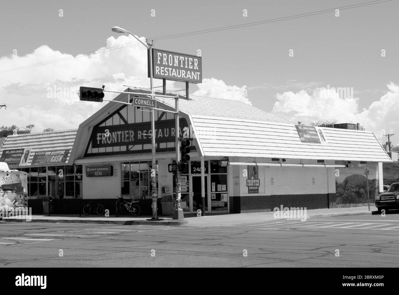 Außenansicht und Vintage-Schild des legendären Frontier Restaurants in Albuquerque, New Mexico, USA. Stockfoto