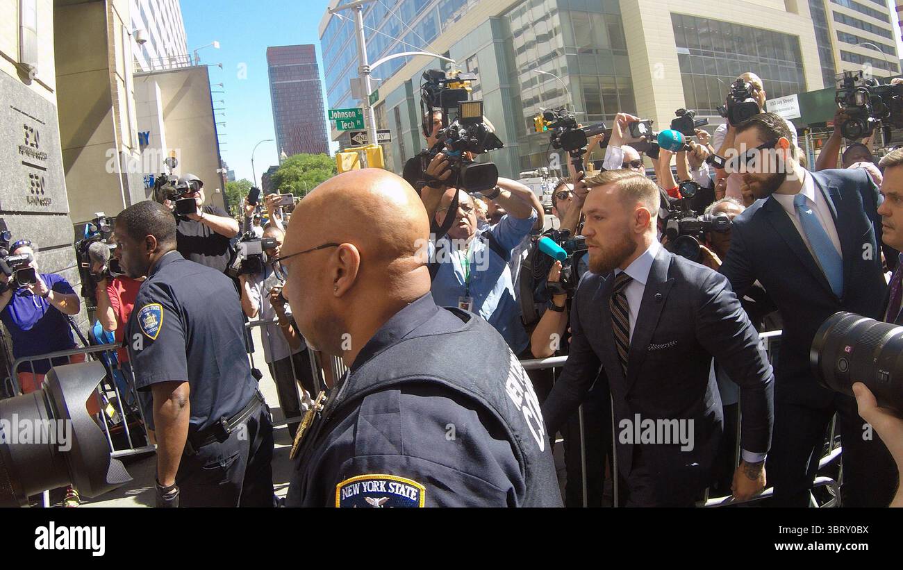 6. Juni 2018: New York, New York, Vereinigte Staaten - MMA-Kampfflugzeug Conor McGregor erschien vor einem Gericht in Brooklyn, um Anklage zu beantworten, nachdem er einen Bruch im Barclays Center verursacht hatte, wo er im April einen Handwagen auf einen UFC-Bus warf. Am 14. Juni 2018 in New York City (Credit Image: © Charles Leonard/Ace Pictures via ZUMA Press) Stockfoto