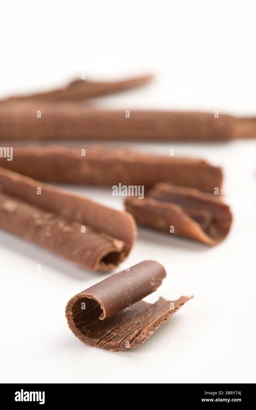 Schokoladenlocken isoliert auf weißem Hintergrund Studio geschlossen Stockfoto