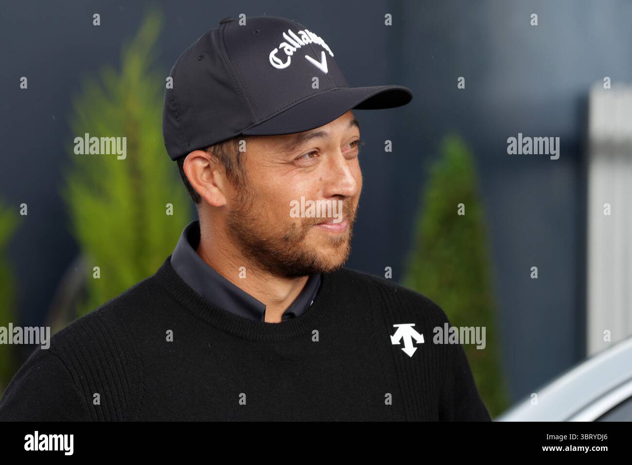 Portrush, County Antrim, Nordirland. 14. Juli 2025; Royal Portrush Golf Club, Portrush, County Antrim, Nordirland; Open Golf Championship Practice Day 2; Open Champion 2024 Xander Schauffele (USA) kommt auf dem Platz an Credit: Action Plus Sports Images/Alamy Live News Stockfoto