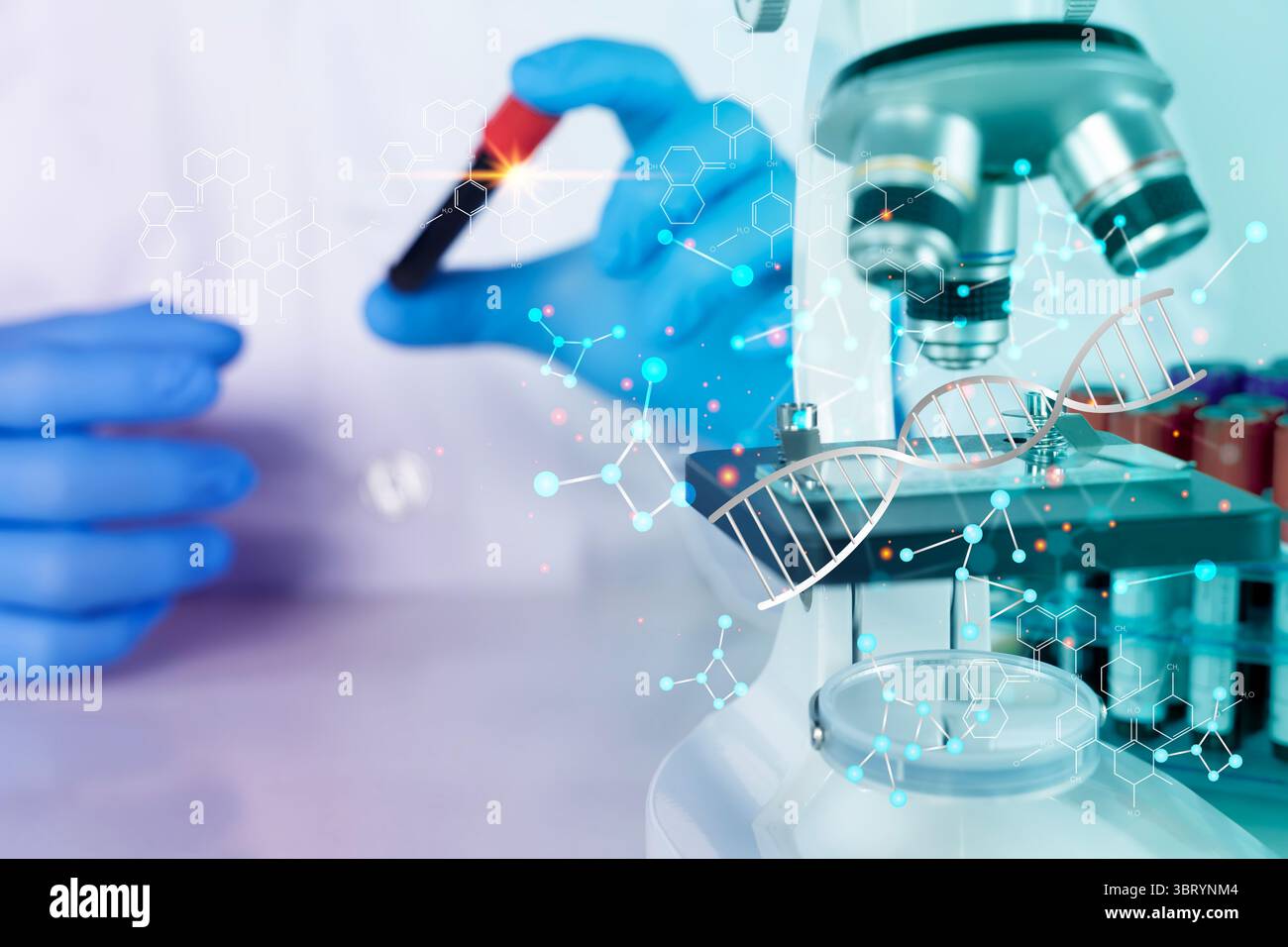 Wissenschaftler, die DNA mit Mikroskop und Reagenzglas im futuristischen Labor analysieren, repräsentiert moderne Biotechnologie, genetische Forschung, Molekularbiologie Stockfoto