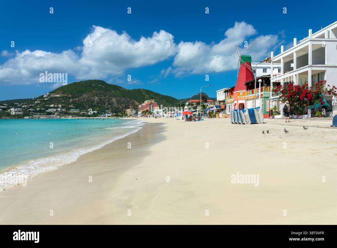 Great Bay Beach und die Promenade von Philipsburg, karibische Landschaft, St. Maarten Island (St. Martin), Niederländisch-Westindien Stockfoto