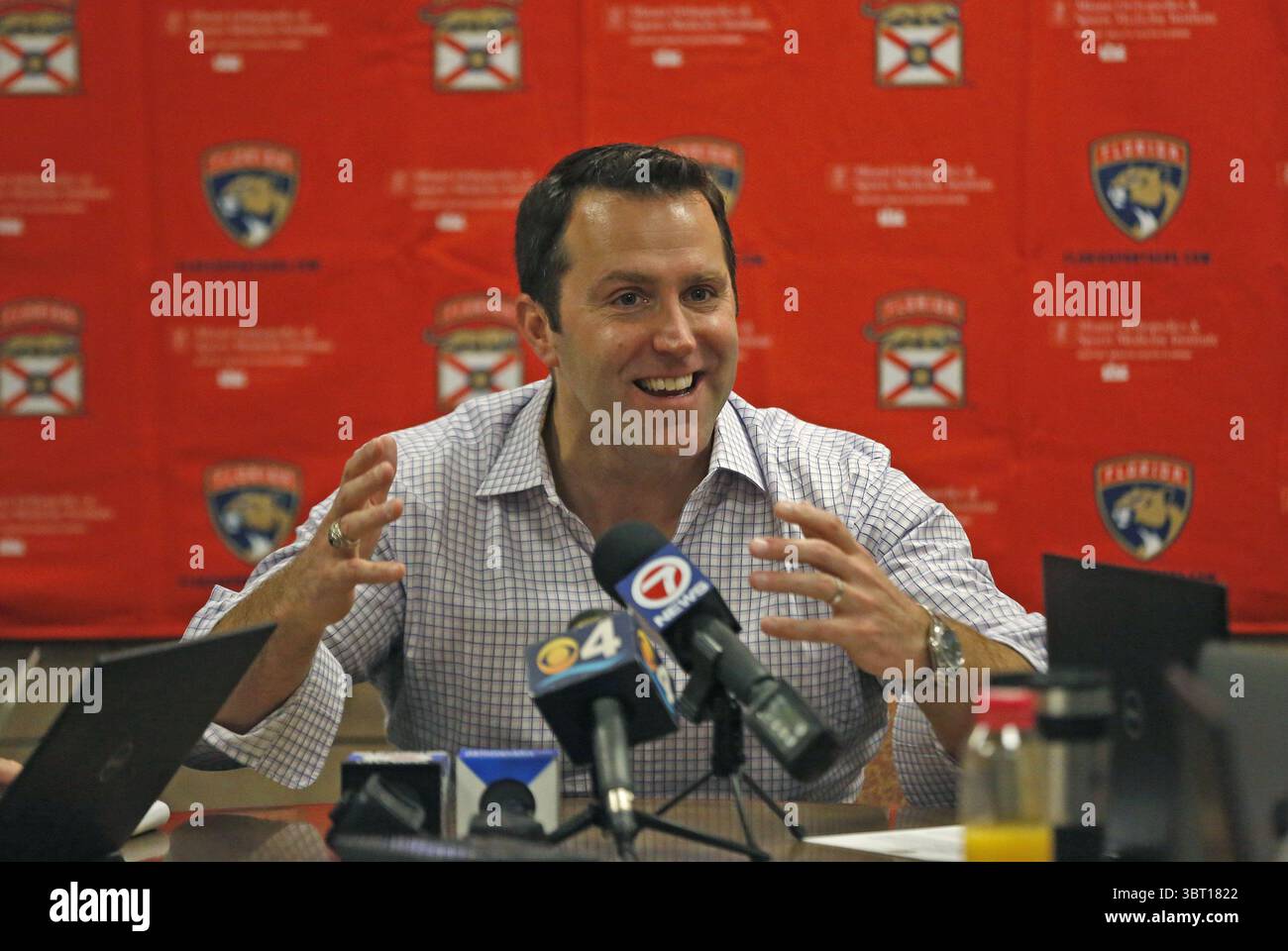 September 2019, Sunrise, FL, USA: Florida Panthers President & CEO Matthew Caldwell spricht während des Media Day im BB&T Center am 12. September 2019 in Sunrise, Florida (Credit Image: © TNS via ZUMA Wire) mit den Medien. Stockfoto