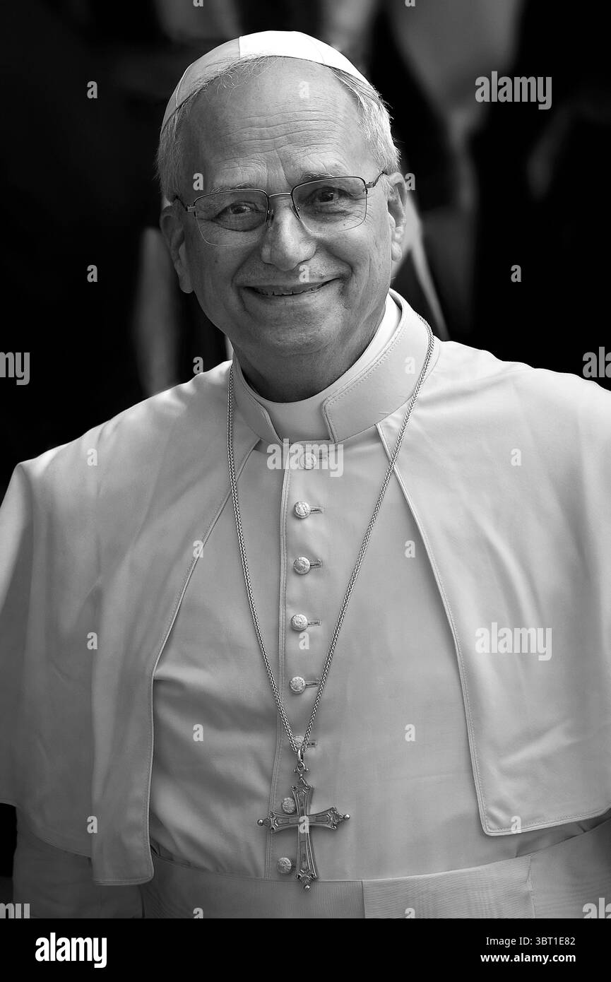 ROM, ITALIEN - 13. JULI: Papst Leo XIV. Während seines ersten Angelusgebet vor seiner Sommerresidenz in Castel Gandolfo, 13. Juli 2025 Stockfoto