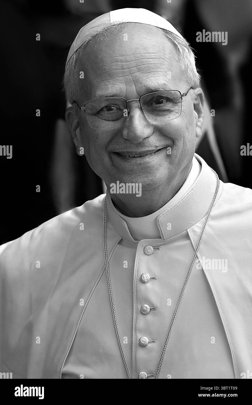 ROM, ITALIEN - 13. JULI: Papst Leo XIV. Während seines ersten Angelusgebet vor seiner Sommerresidenz in Castel Gandolfo, 13. Juli 2025 Stockfoto