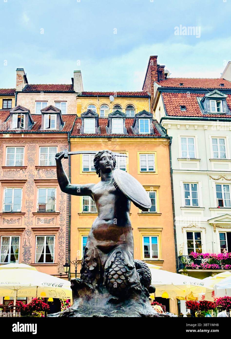 Die Meerjungfrauenstatue auf dem Altstädter Ring in Warschau, Polen. Stockfoto