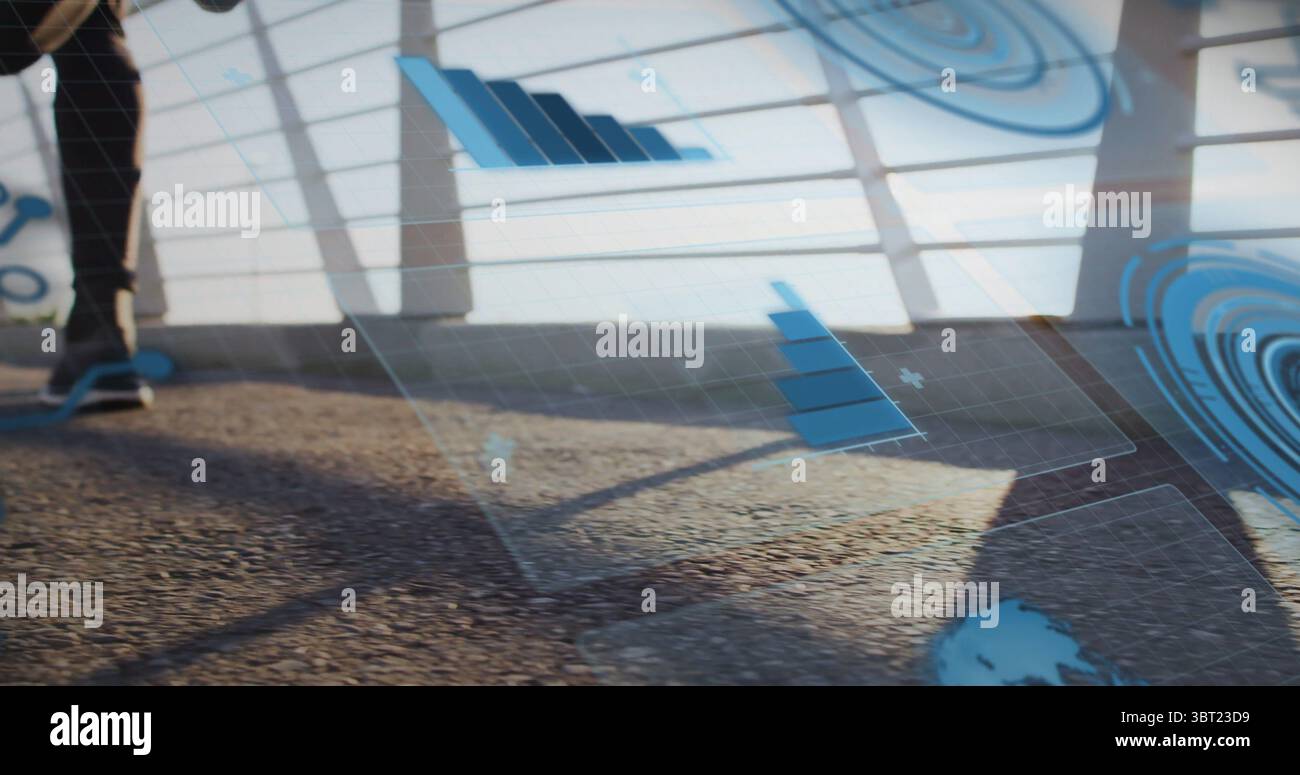 Mann, der eine Hose trägt, trägt schwarze Schuhe auf dem Gehweg im Freien mit Augmented Reality HUD, Kopierraum Stockfoto