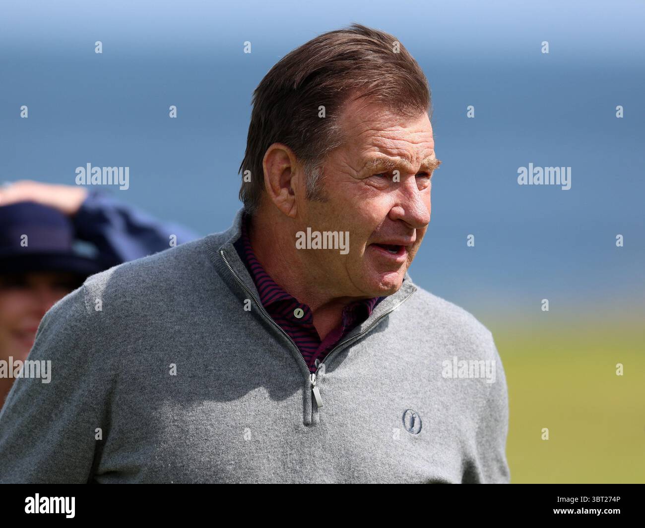 Portrush, County Antrim, Nordirland. 14. Juli 2025; Royal Portrush Golf Club, Portrush, County Antrim, Nordirland; The Open Golf Championship Practice Day 2; ehemaliger Open Champion Sir Nick Faldo kommt auf Kurs Credit: Action Plus Sports Images/Alamy Live News Stockfoto