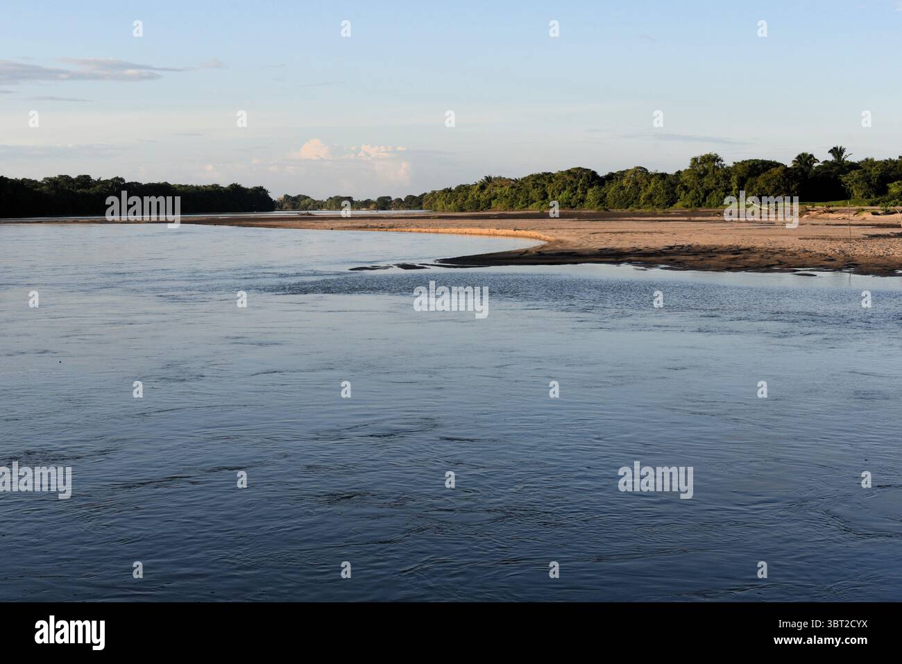 fluss in den östlichen Ebenen im Sommer Stockfoto
