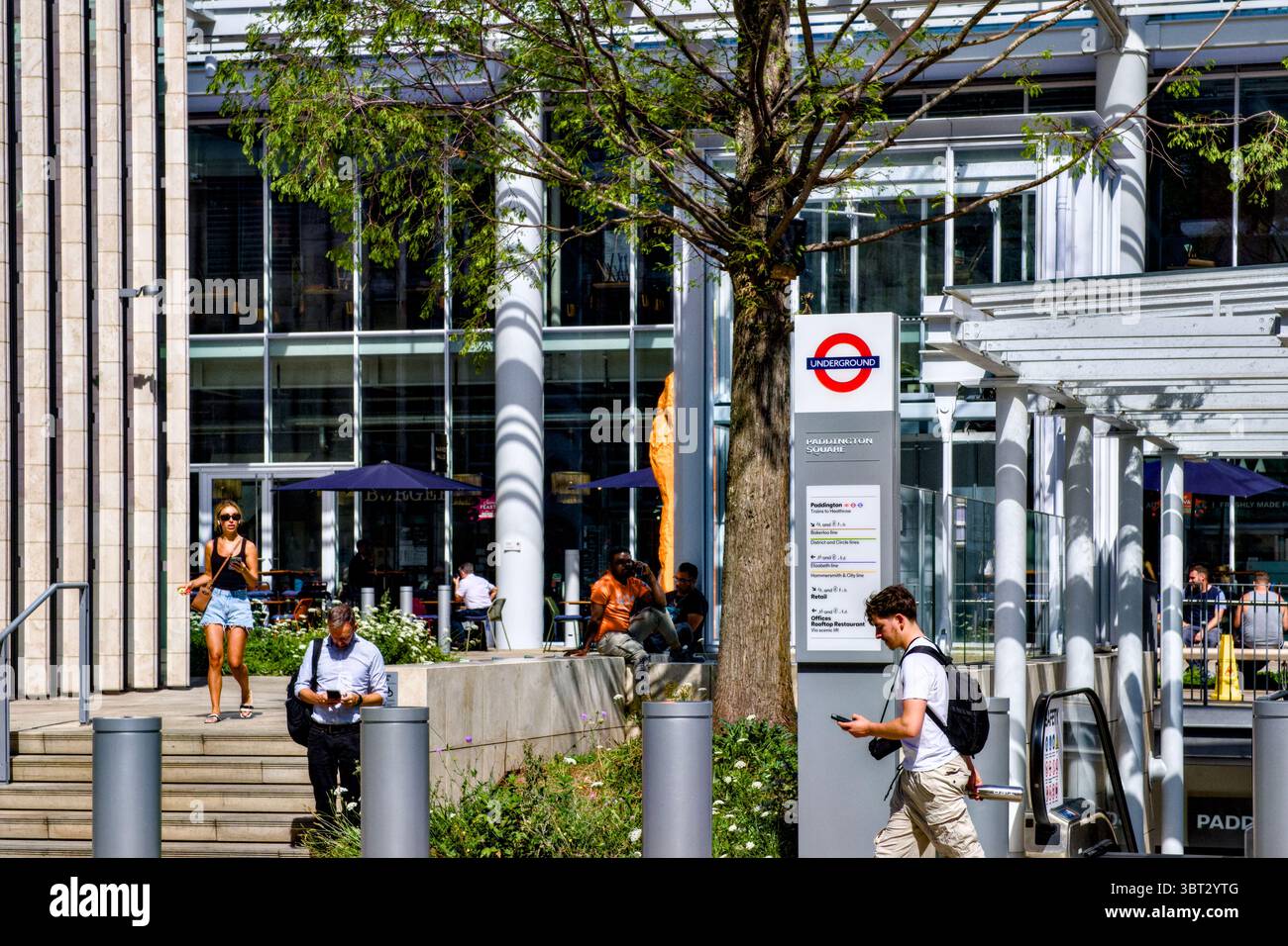 Paddington Square, Vor Der Paddington Station, City Of Westminster, London, England, GROSSBRITANNIEN Stockfoto