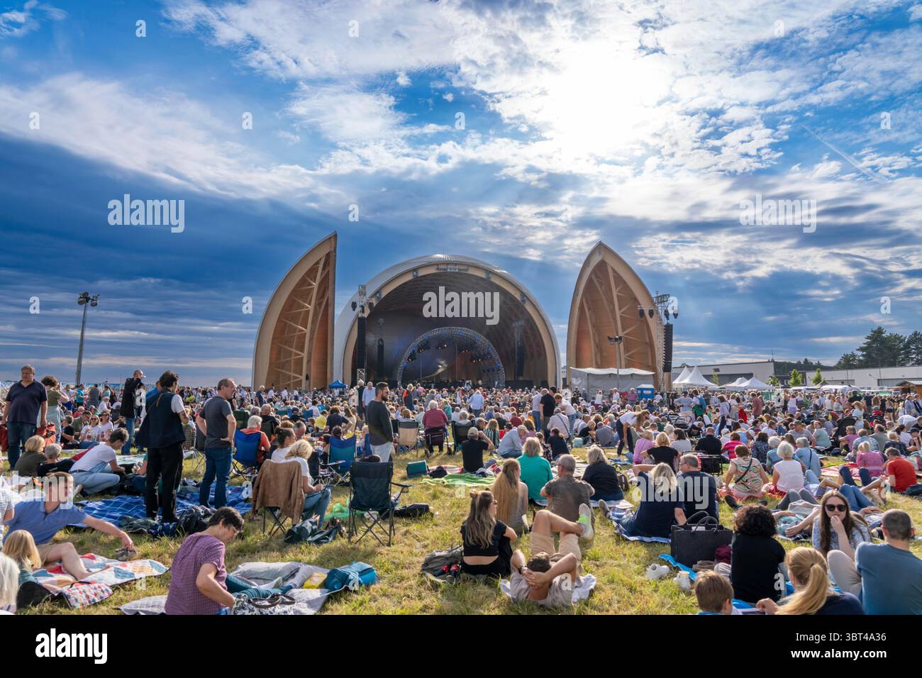Flughafen Essen-Mülheim, Luftschiffshangar, Freiluftkonzert, Sommerkonzert der Landesregierung Nordrhein-Westfalen, mit dem Neuen Philharmonischen Orch Stockfoto