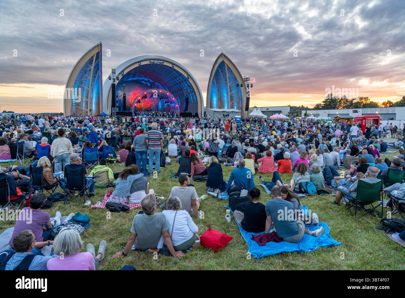 Flughafen Essen-Mülheim, Luftschiffshangar, Freiluftkonzert, Sommerkonzert der Landesregierung Nordrhein-Westfalen, mit dem Neuen Philharmonischen Orch Stockfoto