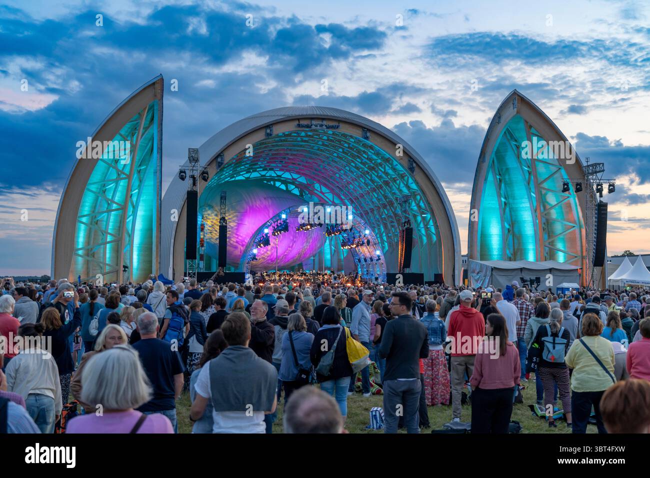 Flughafen Essen-Mülheim, Luftschiffshangar, Freiluftkonzert, Sommerkonzert der Landesregierung Nordrhein-Westfalen, mit dem Neuen Philharmonischen Orch Stockfoto