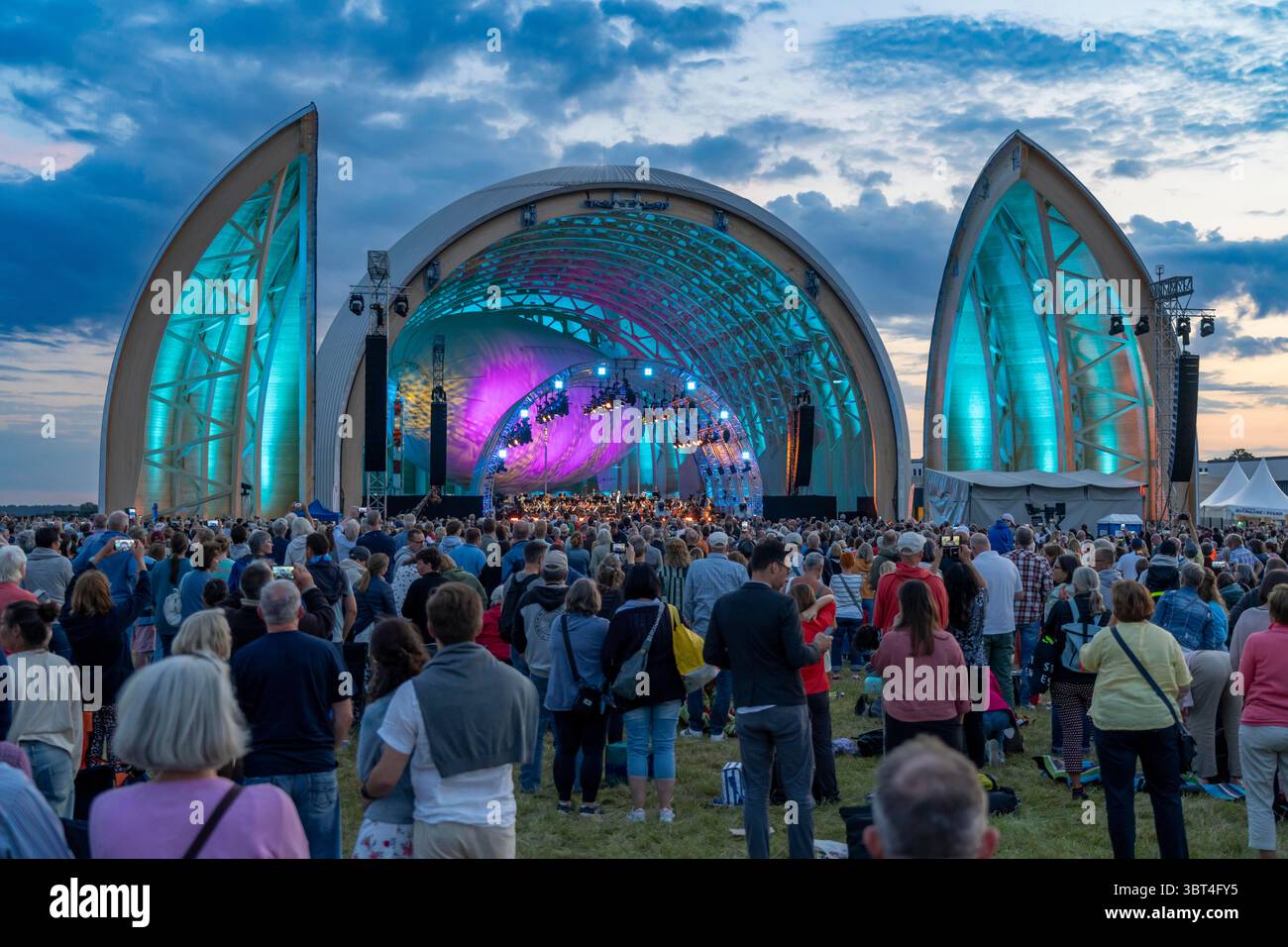 Flughafen Essen-Mülheim, Luftschiffshangar, Freiluftkonzert, Sommerkonzert der Landesregierung Nordrhein-Westfalen, mit dem Neuen Philharmonischen Orch Stockfoto