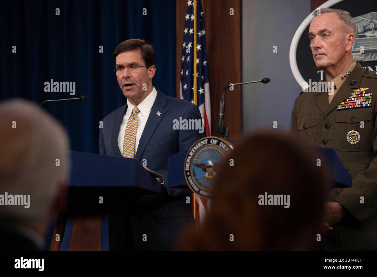 20. September 2019: US-Verteidigungsminister Mark T. Esper und der Vorsitzende der Joint Chiefs of Staff, General Joe Dunford, halten am 20. September 2019 im Pentagon, Washington, D.C. ein Pressegespräch ab. (Kreditbild: © DoD/ZUMA Wire/ZUMAPRESS.com) Stockfoto