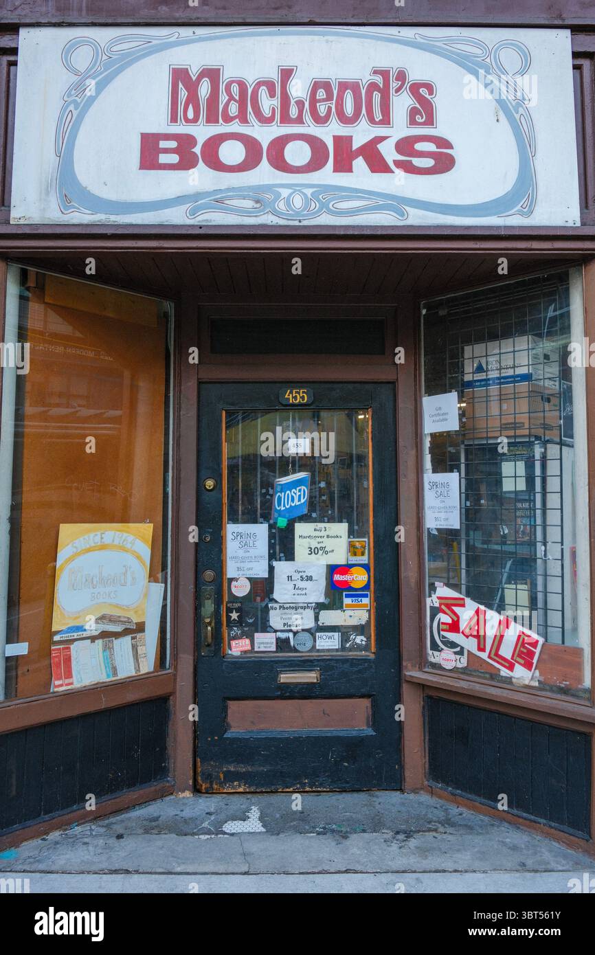 Die historischen MacLeod's Books entlang der West Pender Street in Vancouver, BC. Stockfoto