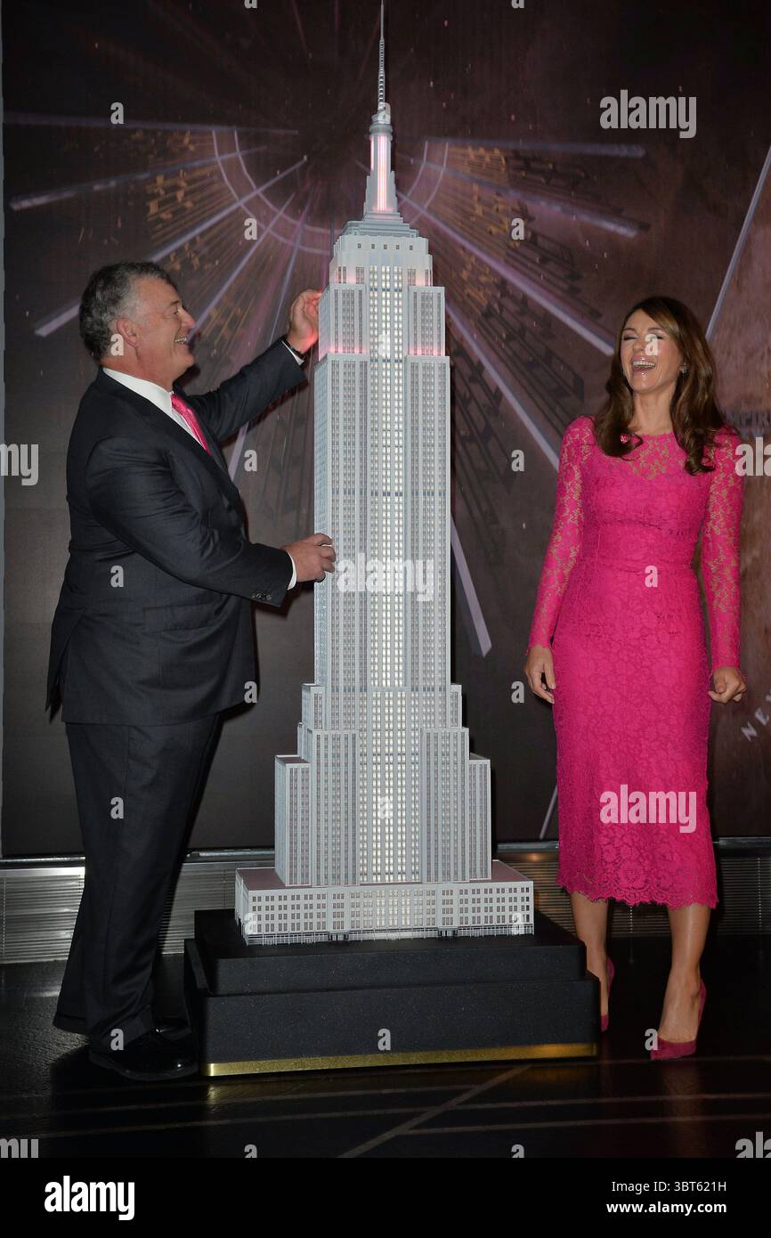 Oktober 2019, New York, NY, USA: 1. Oktober 2019 New York City. Elizabeth Hurley im Empire State Building am 1. Oktober 2019 in New York City. (Foto: © Kristin Callahan/Ace Pictures via ZUMA Press) Stockfoto