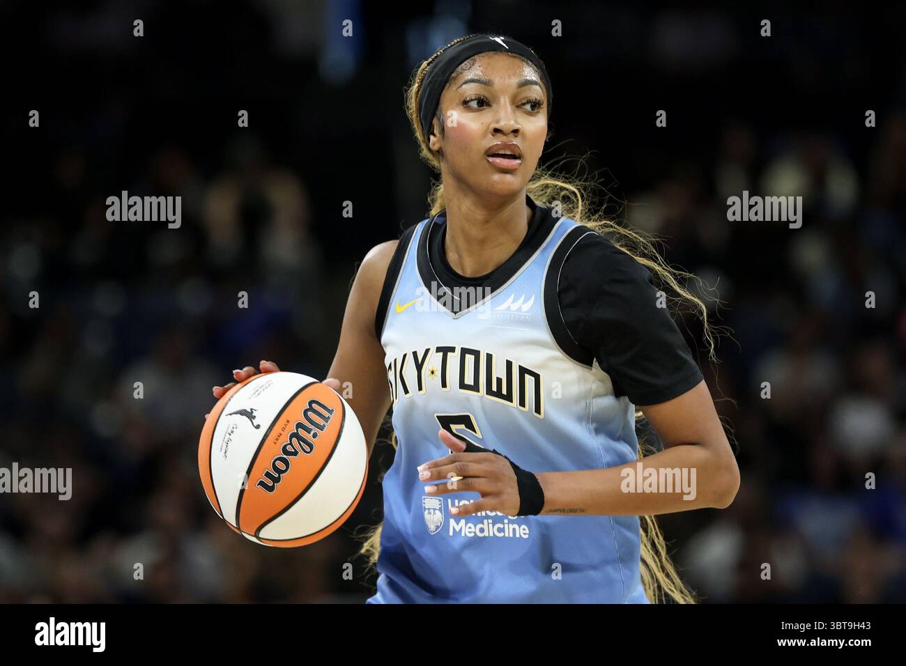 Chicago, USA. Juli 2025. Chicago, USA, 14. Juli 2025: Angel Reese (5 Chicago Sky) in Aktion während des Spiels zwischen den Chicago Sky und Minnesota Lynx am Montag, den 14. Juli 2025 in der Wintrust Arena, Chicago, USA. (KEINE KOMMERZIELLE NUTZUNG) (Shaina Benhiyoun/SPP) Guthaben: SPP Sport Pressefoto. /Alamy Live News Stockfoto
