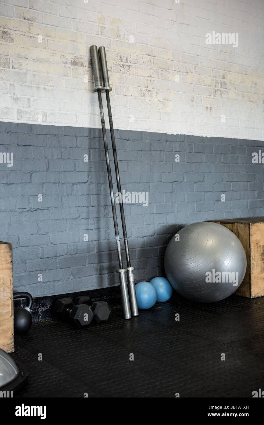 Fitnessgeräte im Fitnessstudio Stockfoto