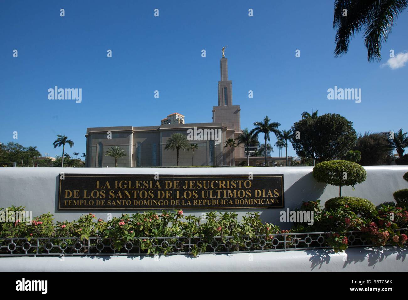 13. April 2017, Santo Domingo, National District, Dominikanische Republik: Der Santo Domingo Tempel der Kirche Jesu Christi der Heiligen der Letzten Tage wurde im Jahr 2000 fertiggestellt. Es ist der erste Tempel der LDS oder Mormonen, der im Karibischen Becken erbaut wurde. Santo Domingo, Dominikanische Republik. (Kreditbild: © Jon G. Fuller, Jr/VW Bilder via ZUMA Wire) Stockfoto