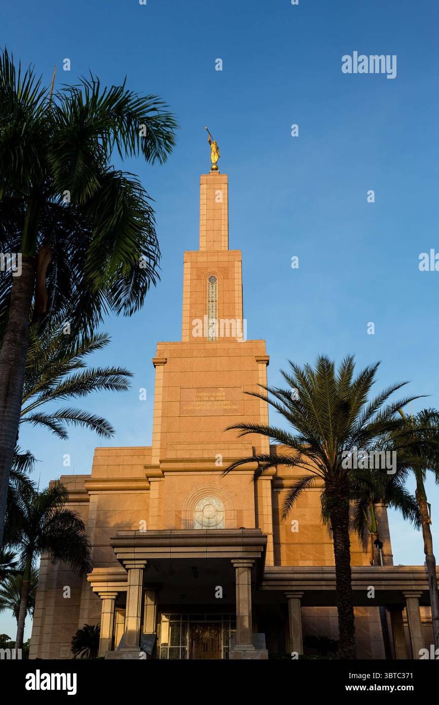 8. Oktober 2016, Santo Domingo, National District, Dominikanische Republik: Der Santo Domingo Tempel der Kirche Jesu Christi der Heiligen der Letzten Tage wurde im Jahr 2000 fertiggestellt. Es ist der erste Tempel der LDS oder Mormonen, der im Karibischen Becken erbaut wurde. Santo Domingo, Dominikanische Republik. (Kreditbild: © Jon G. Fuller, Jr/VW Bilder via ZUMA Wire) Stockfoto