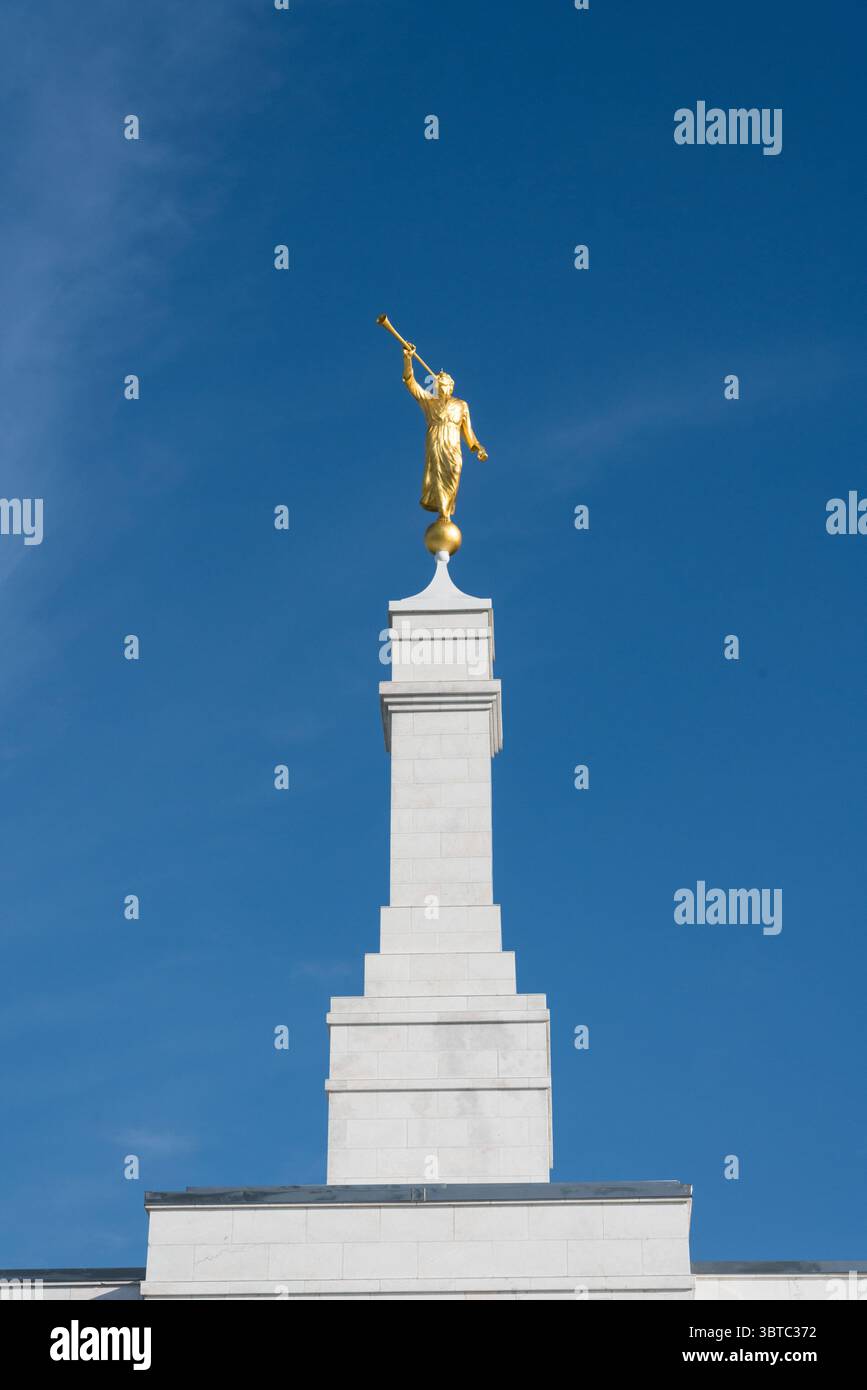 14. August 2018, Oaxaca de Juarez, Oaxaca, Mexiko: Die Gildenstatue des Engels Moroni auf dem Turm des Oaxaca-Tempels der Kirche Jesu Christi der Heiligen der Letzten Tage in Oaxaca, Mexiko. (Kreditbild: © Jon G. Fuller, Jr/VW Bilder via ZUMA Wire) Stockfoto