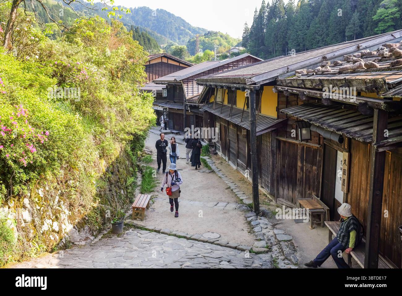 Tsumago, eine erhaltene Poststadt aus der Edo-Zeit in Nagiso, Bezirk Kiso, Präfektur Nagano, Japan. Tsumago liegt an der alten Postroute Nakasendo. Stockfoto