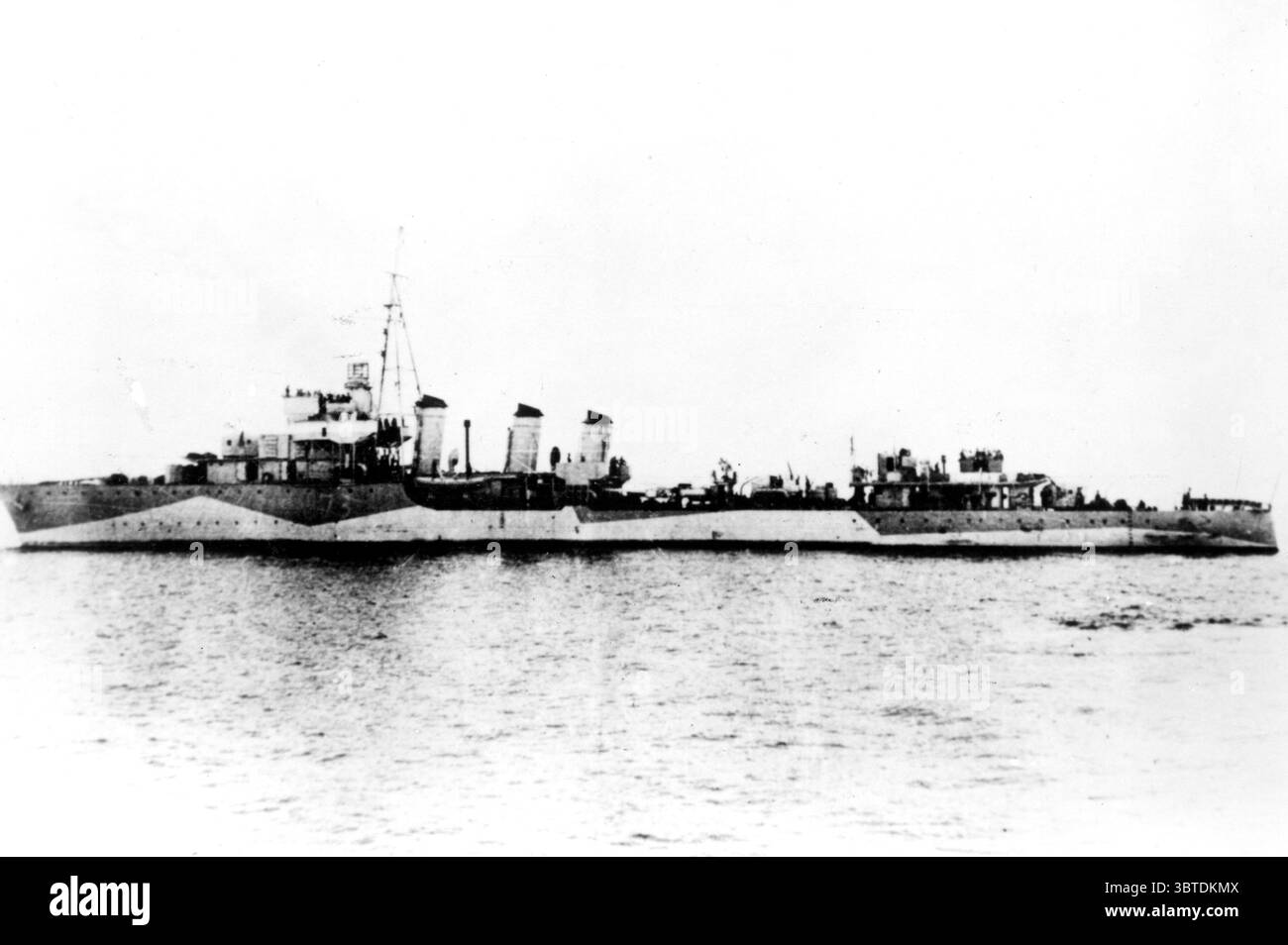 Ein Kriegsschiff der Royal Navy ist schwer Stockfoto