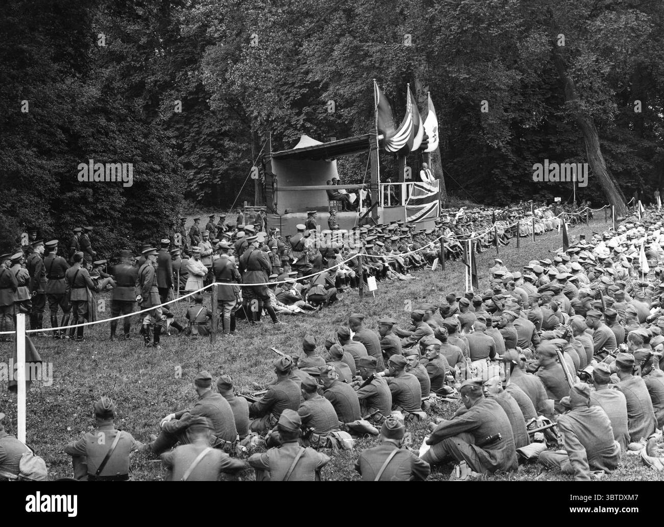 Feierlichkeiten zum 4 . August . Versammlung britischer , amerikanischer , französischer , belgischer und portugiesischer Truppen . Stockfoto