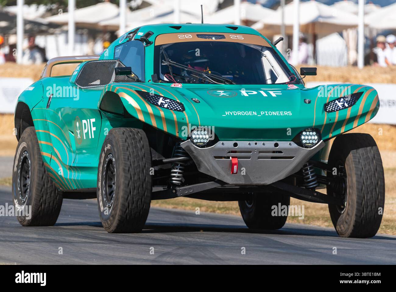 Extreme H 2025 SPARK Pioneer 25 mit Wasserstoffantrieb fährt beim Goodwood Festival of Speed 2025 Motorsport- und Motorsport-Event auf der Bergstrecke Stockfoto