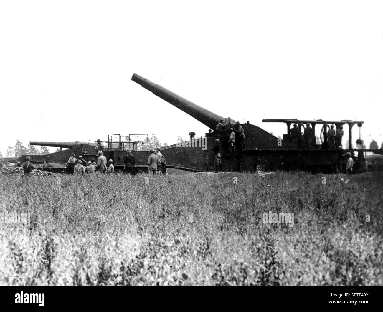 Batterie französischer 320-mm-Geschütze auf Eisenbahnbefestigungen. Etelfay . 1916 Stockfoto