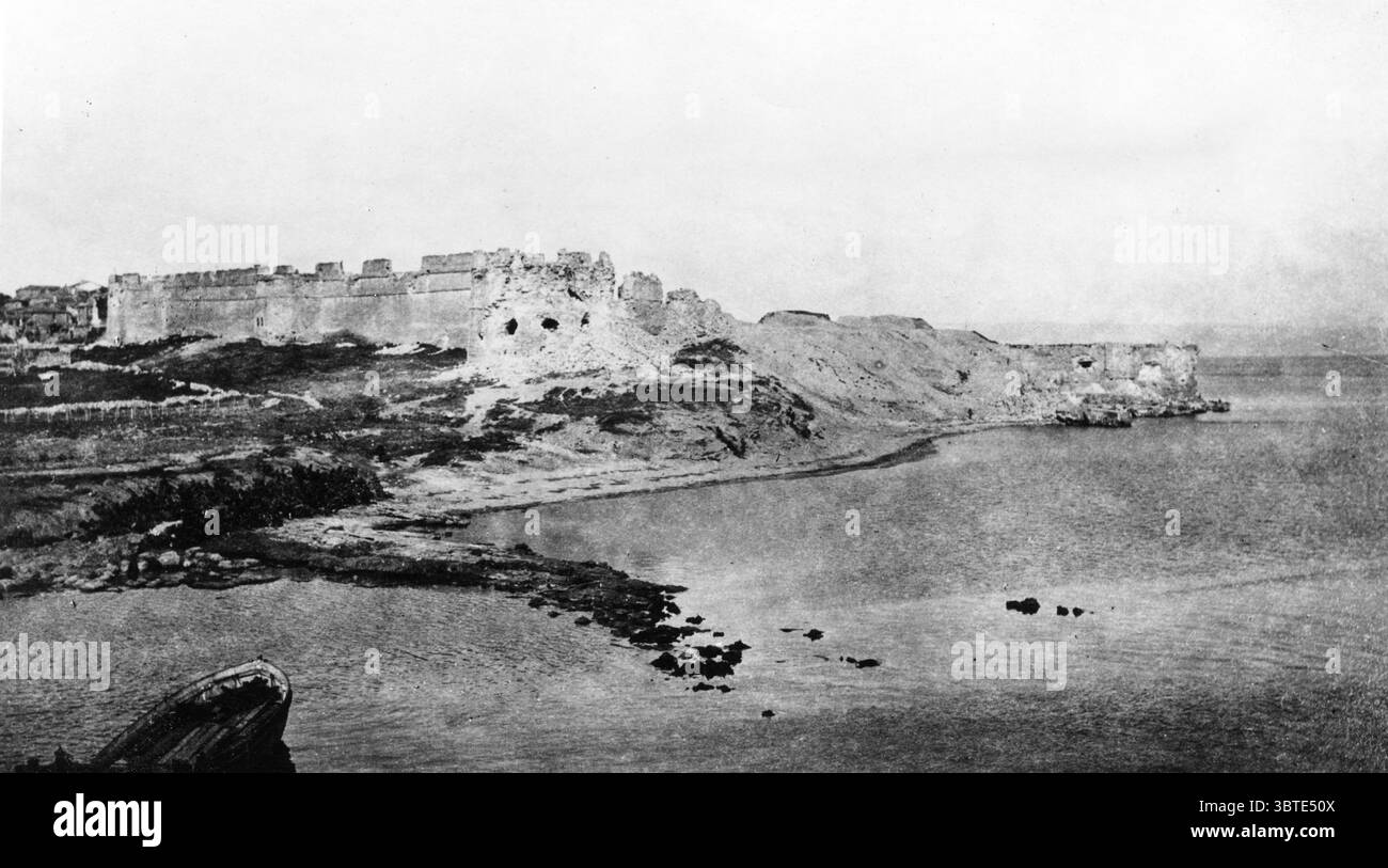 Von Maschinenschützen aus Bögen des Flusses Clyde bei nach der Landung am V Beach der Royal Munster und Royal Dublin Fusiliers genommen. 1915 Stockfoto