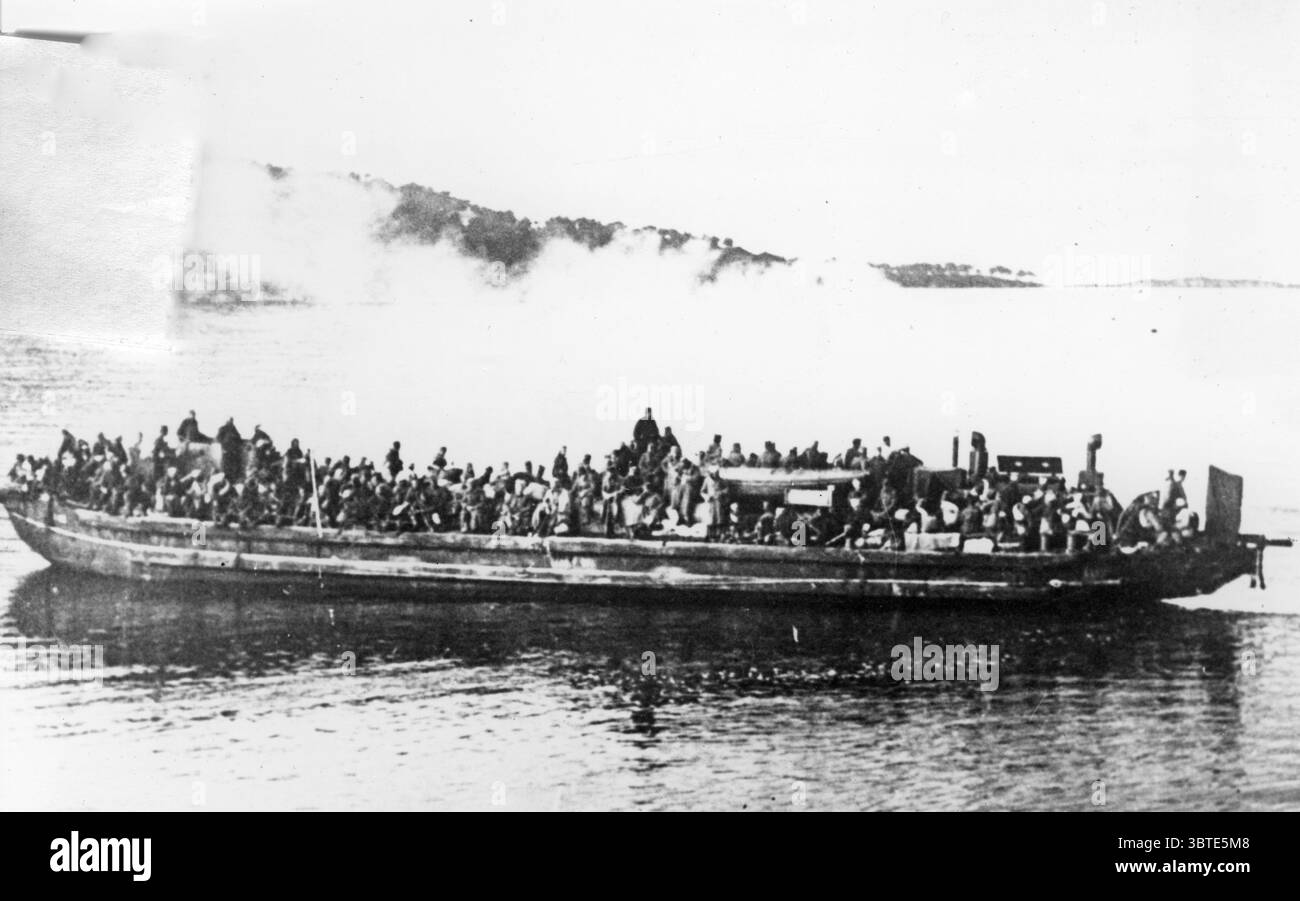 Ankunft der serbischen Truppen auf Korfu. Die ersten serbischen Truppen stiegen am 19. Januar 1916 auf Korfu aus und die letzten am 20. Februar 1916 Stockfoto