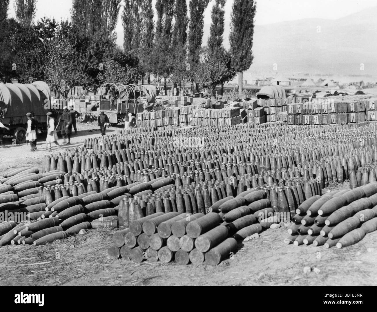 Szene auf einer serbischen Munitionsdeponie, Balkanfront im Oktober 1916 Stockfoto