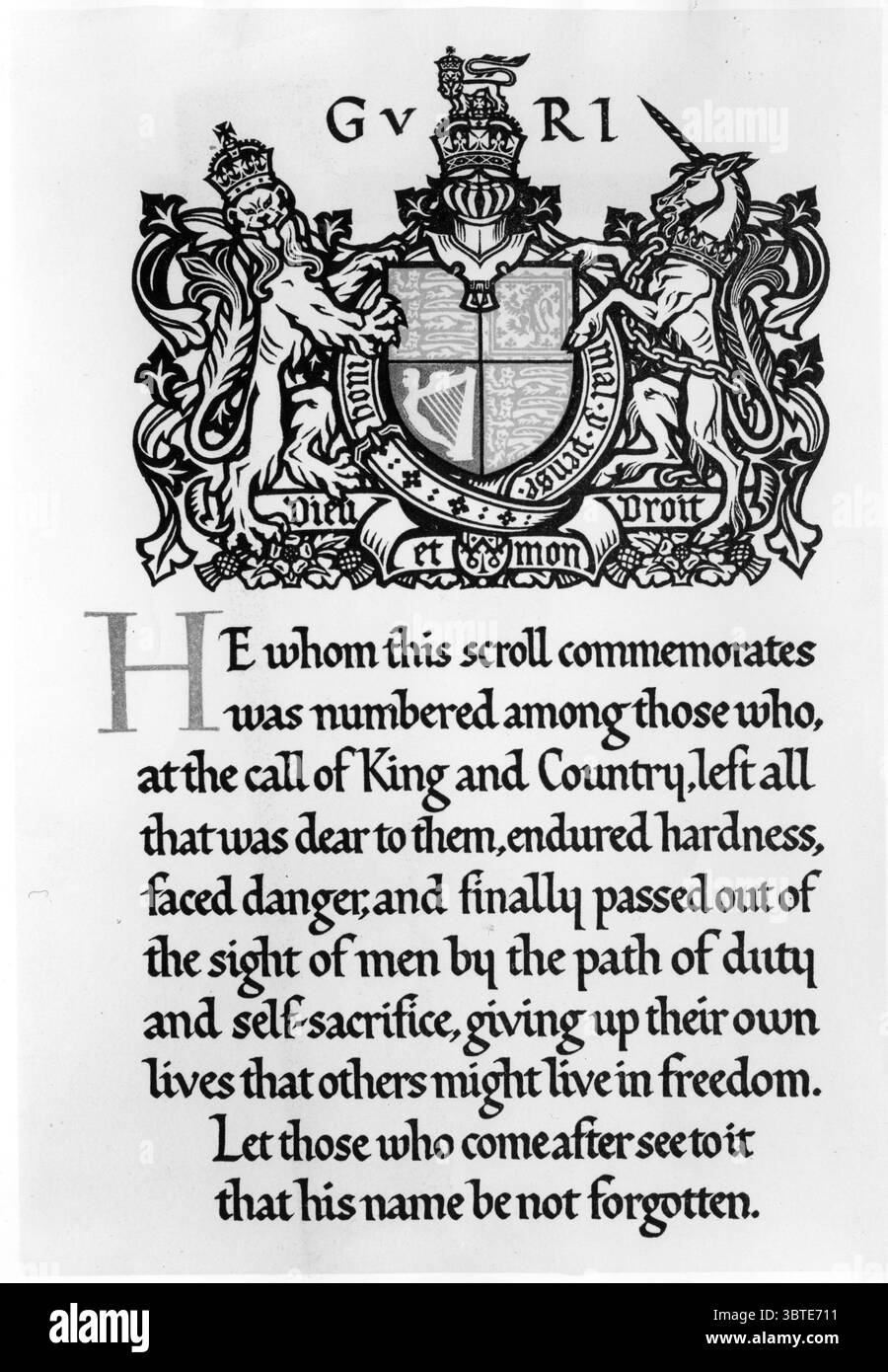 Die Ehrenrolle für Männer, die von HM King den nächsten Verwandten all jener gegeben wurde, die im Ersten Weltkrieg ihr Leben verloren haben . 1914 - 1918 Stockfoto