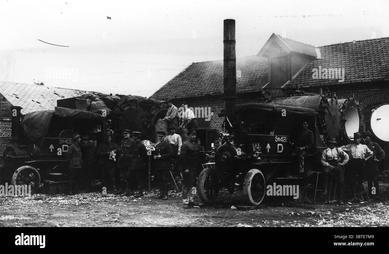 Dampfsterilisator , in dem alle schmutzigen Kleidungsstücke fallen gelassen werden , um Ungeziefer zu vernichten , bei der Arbeit an einer australischen Bekleidungsbörse in Frankreich . 1918 Stockfoto