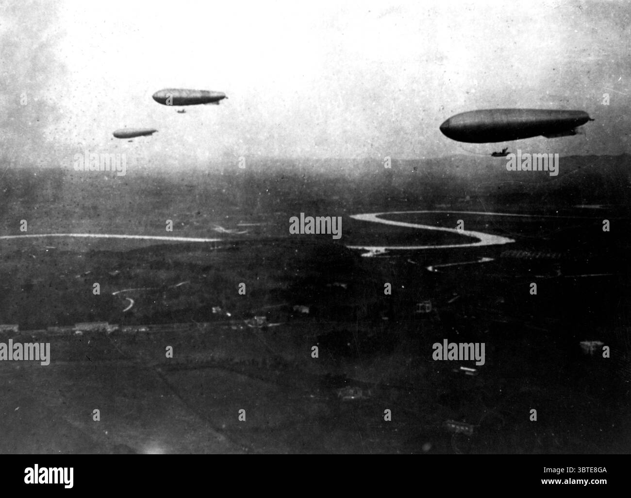 Flugzeuge in italienischen Luftschiffen Stockfoto