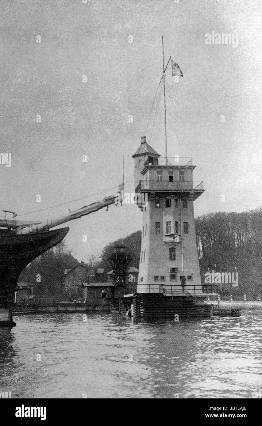Kaiserliche Deutsche Marine . Das Auge der Deutschen Marine , die neu errichtete Signalstation im Hafen von Kiel . Im Hintergrund links befindet sich die alte Signalstation Schleswig-Holstein . 1914 *** Lokale Unterschrift *** Kaiserliche Marine Kaiserliche Marine Kaiserliche Marine Stockfoto