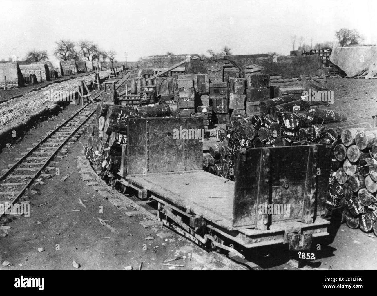 Deutsche Offensive , März 1918 eroberte britische Munitionskippe und Stadtbahn in der Nähe von Cambrai . Mai 1918 Stockfoto