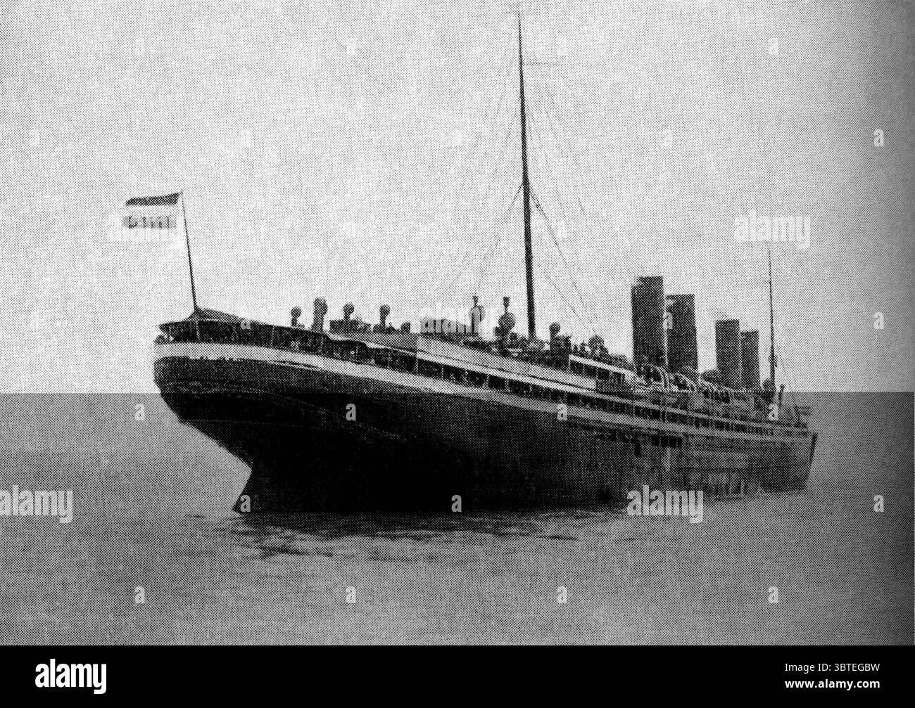 Ein deutscher Erfolg. Der norddeutsche Lloyd-Liner der Vorkriegszeit, der Kaiser Wilhelm der Grosse, hielt einst beide Atlantik-Reporden mit durchschnittlich 22,7 Knoten westwärts und 22,8 Knoten ostwärts. Das Schiff hatte eine Länge von 625 Fuß, einen Balken von 66 Fuß und eine Bruttoraumzahl von 350 Metern. Ihre zwei Vierkurbel-Dreifach-Expansionsmotoren entwickelten 32.000PS. Im Ersten Weltkrieg wurde sie als Hilfskreuzer eingesetzt, als sie von einem britischen Kreuzer knapp an Treibstoff war und durch Schüsse versenkt wurde. Stockfoto