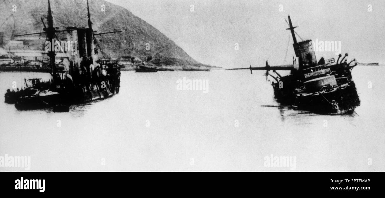 Die Belagerung von Port Arthur mit dem russischen Schlachtschiff Pobeda und Kreuzer Pallada, Mandschurei 1904 Stockfoto